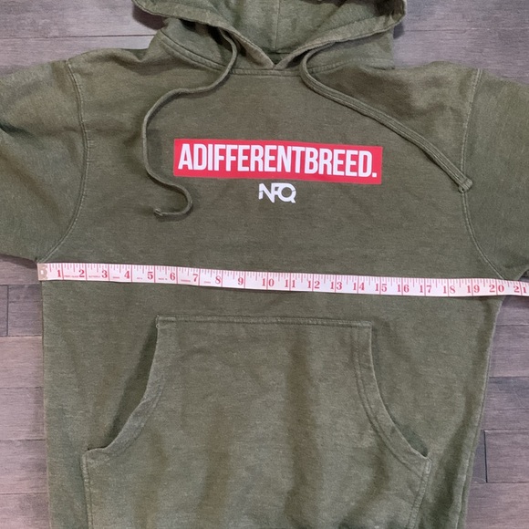 Women’s S NFQ Green With Red ‘A Different Breed Logo’ Light Weight Hoodie - Picture 2 of 6